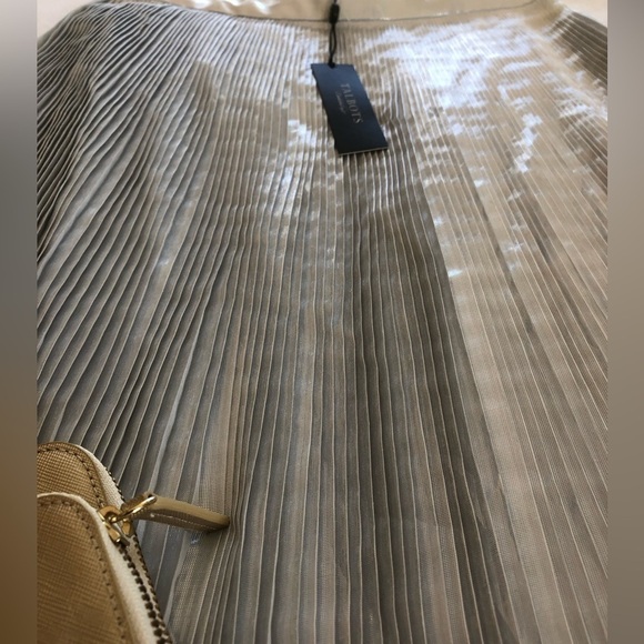 Talbots silver pleated 4P skirt and metallic gold wristlet - Picture 9 of 12